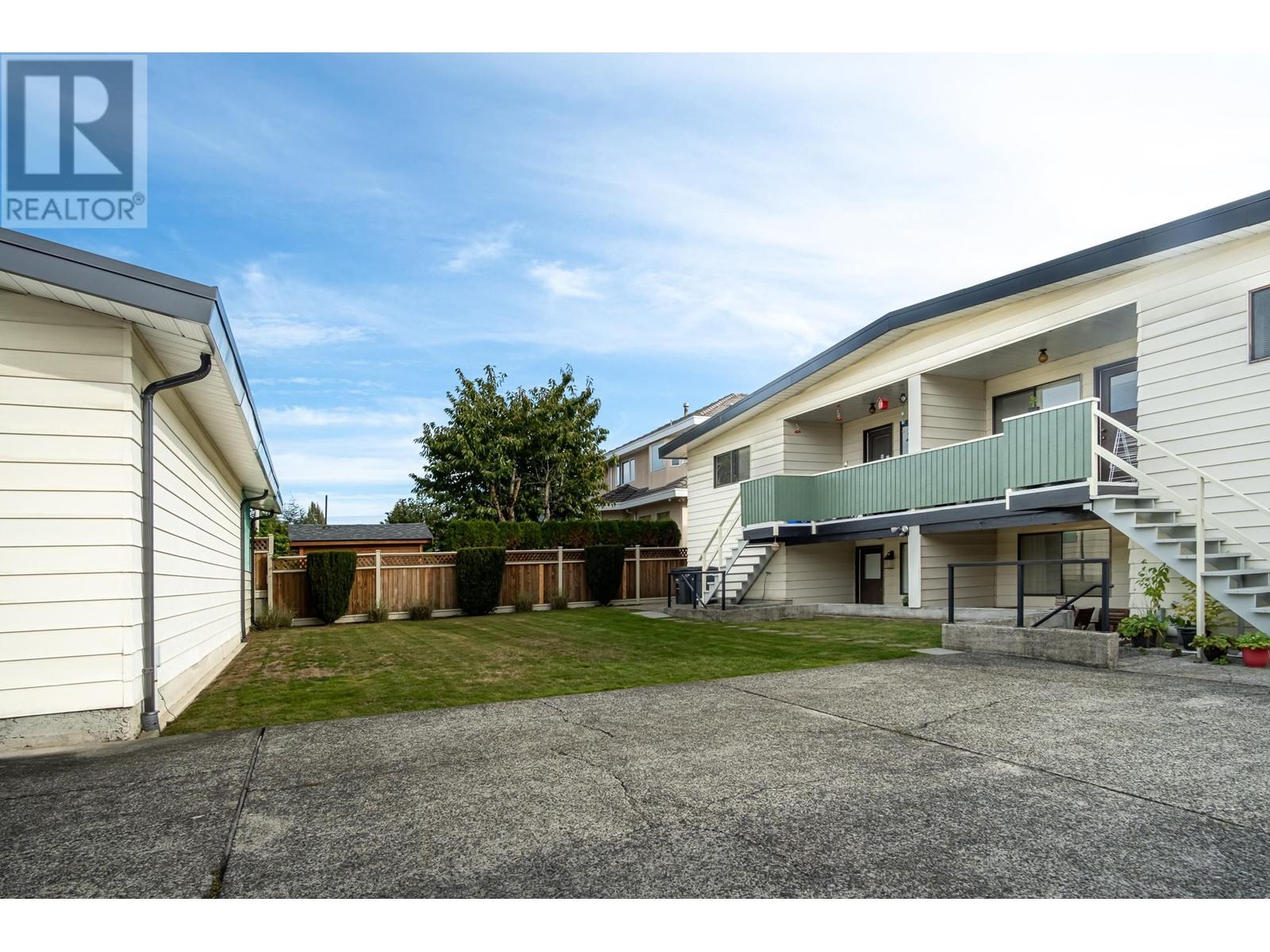 6861 Winch Street, Burnaby, British Columbia  V5B 2L7 - Photo 6 - R2819089