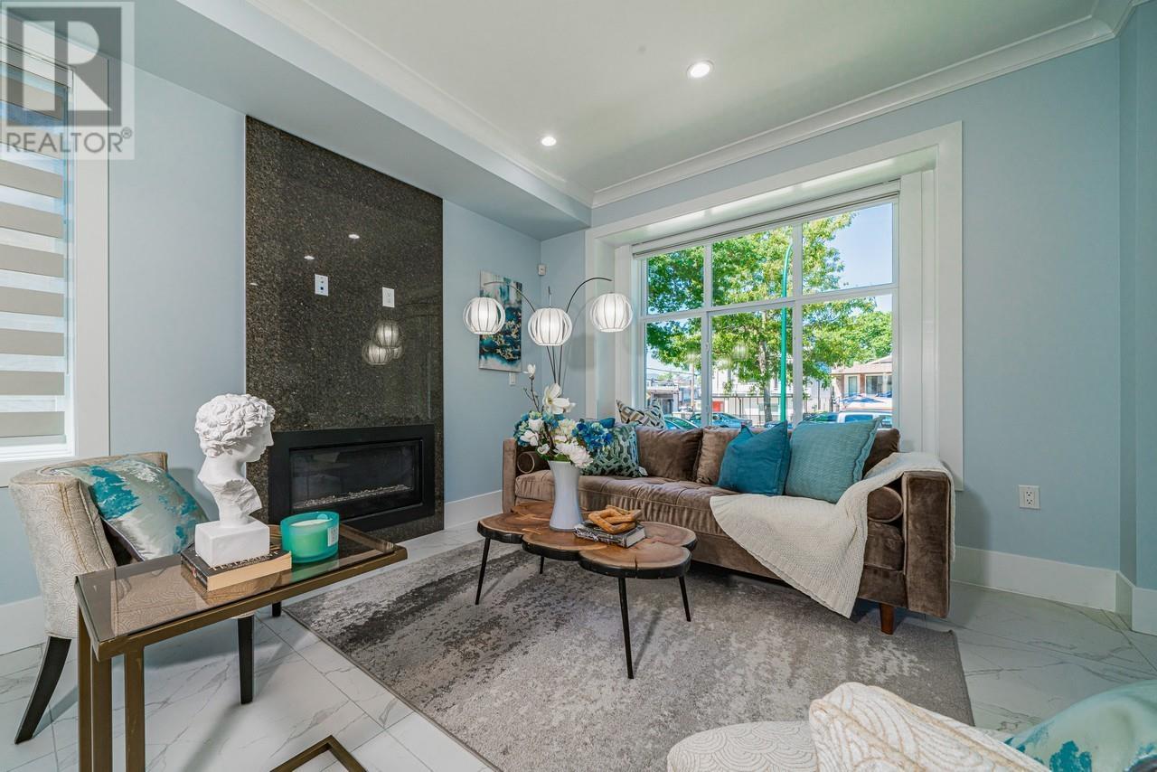 Listing Picture 4 of 21 : 2032 E 44TH AVENUE, Vancouver / 溫哥華 - 魯藝地產 Yvonne Lu Group - MLS Medallion Club Member