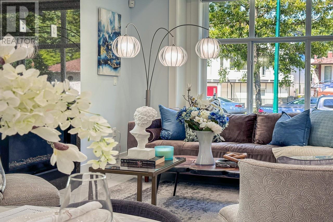 Listing Picture 5 of 21 : 2032 E 44TH AVENUE, Vancouver / 溫哥華 - 魯藝地產 Yvonne Lu Group - MLS Medallion Club Member