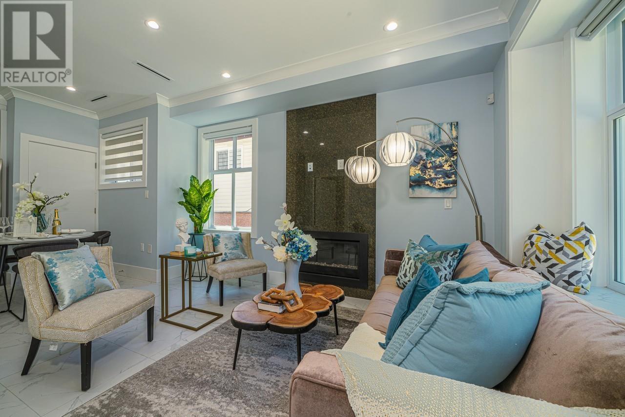 Listing Picture 3 of 21 : 2032 E 44TH AVENUE, Vancouver / 溫哥華 - 魯藝地產 Yvonne Lu Group - MLS Medallion Club Member