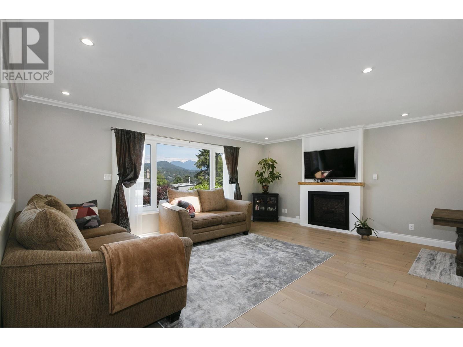 3363 Viewmount Place, Port Moody, British Columbia  V3H 2L6 - Photo 8 - R2825962