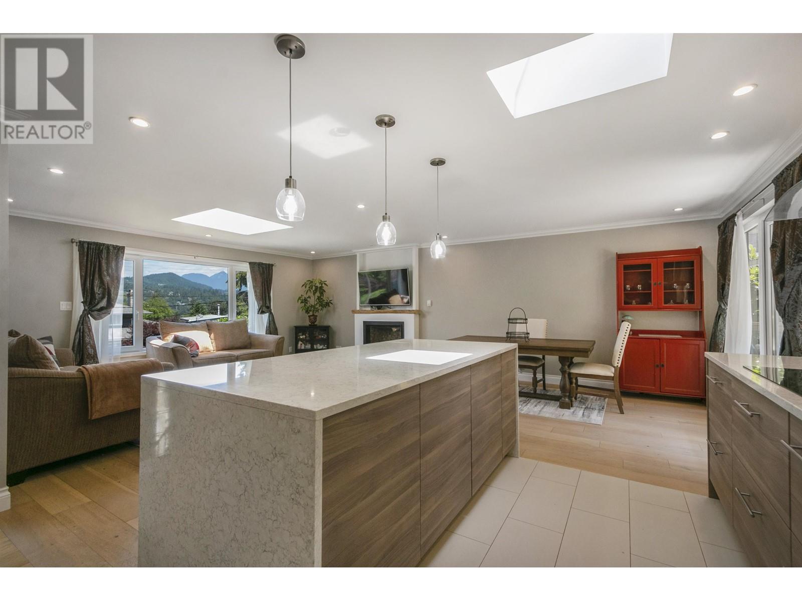 3363 Viewmount Place, Port Moody, British Columbia  V3H 2L6 - Photo 4 - R2825962