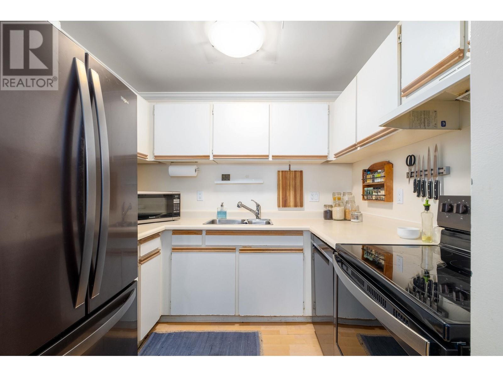 108 1950 Cedar Village Crescent, North Vancouver, British Columbia  V7J 3M5 - Photo 12 - R2826106