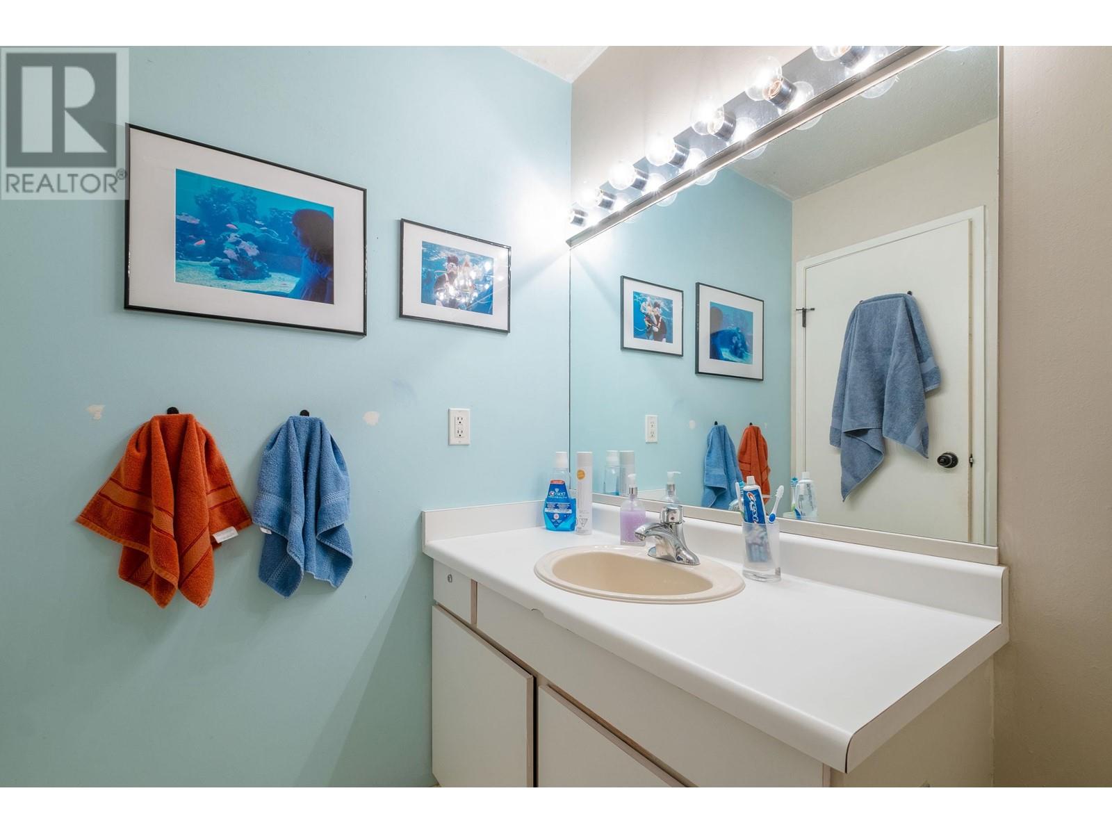108 1950 Cedar Village Crescent, North Vancouver, British Columbia  V7J 3M5 - Photo 19 - R2826106