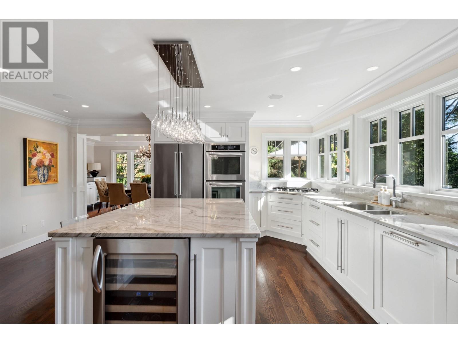 309 Monteray Avenue, North Vancouver, British Columbia  V7N 3E7 - Photo 6 - R2818865