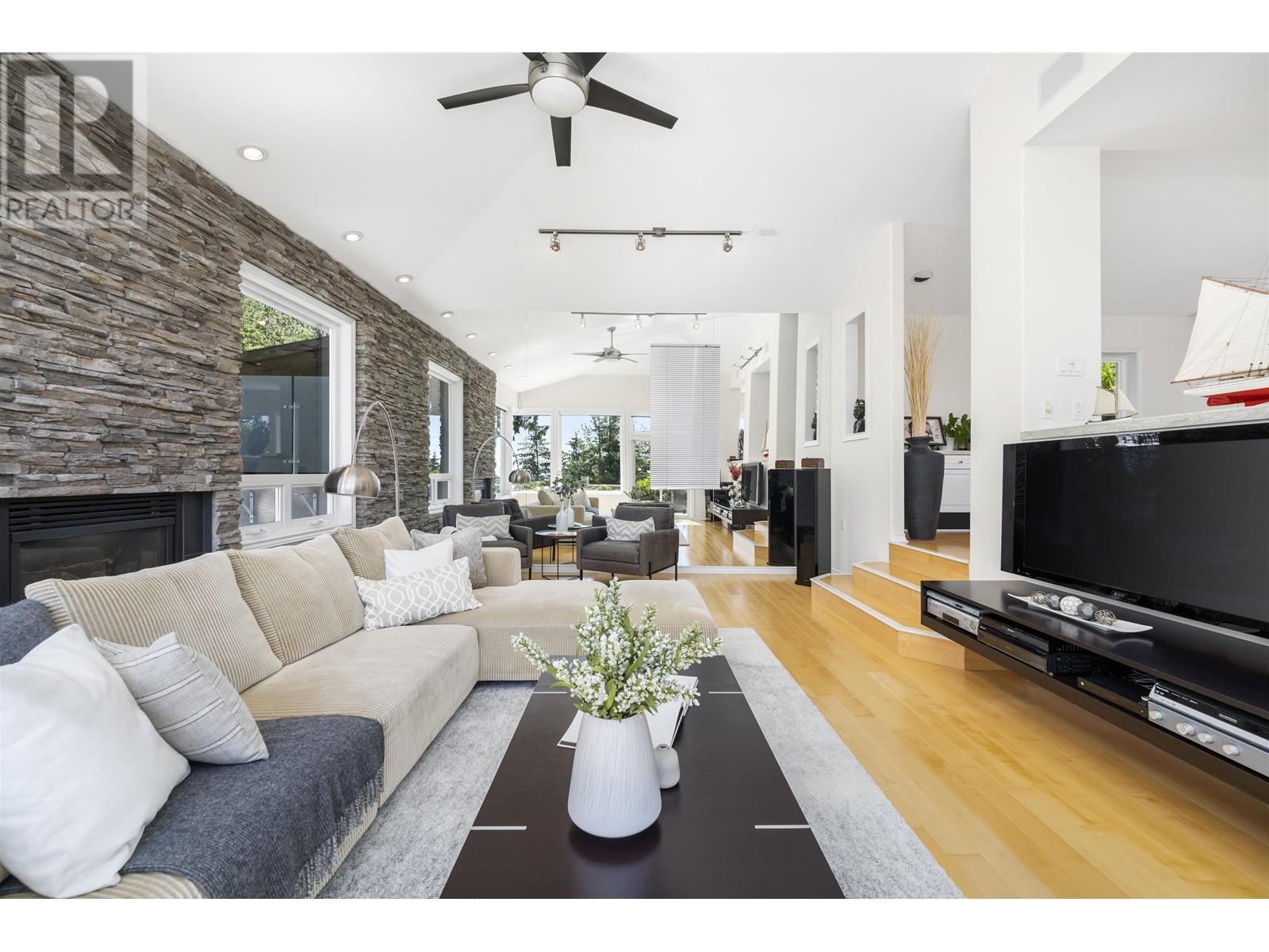 463 Ventura Crescent, North Vancouver, British Columbia  V7N 3G8 - Photo 12 - R2826112