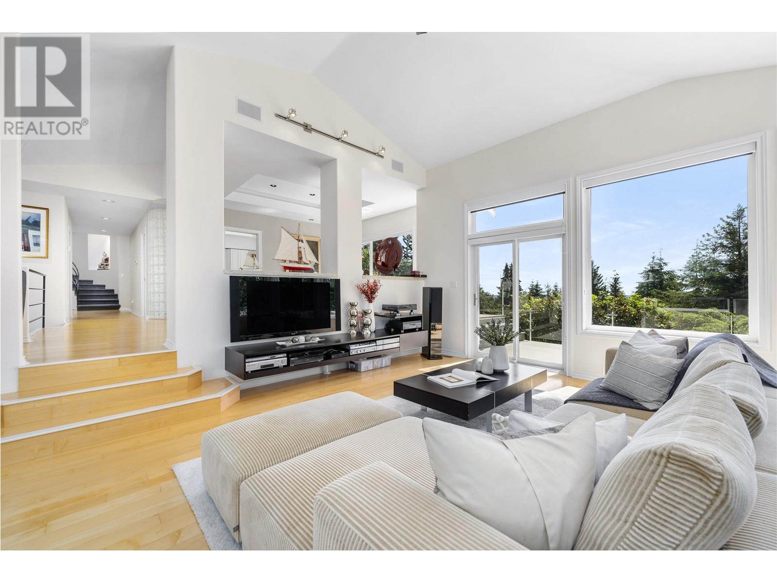 463 Ventura Crescent, North Vancouver, British Columbia  V7N 3G8 - Photo 14 - R2826112