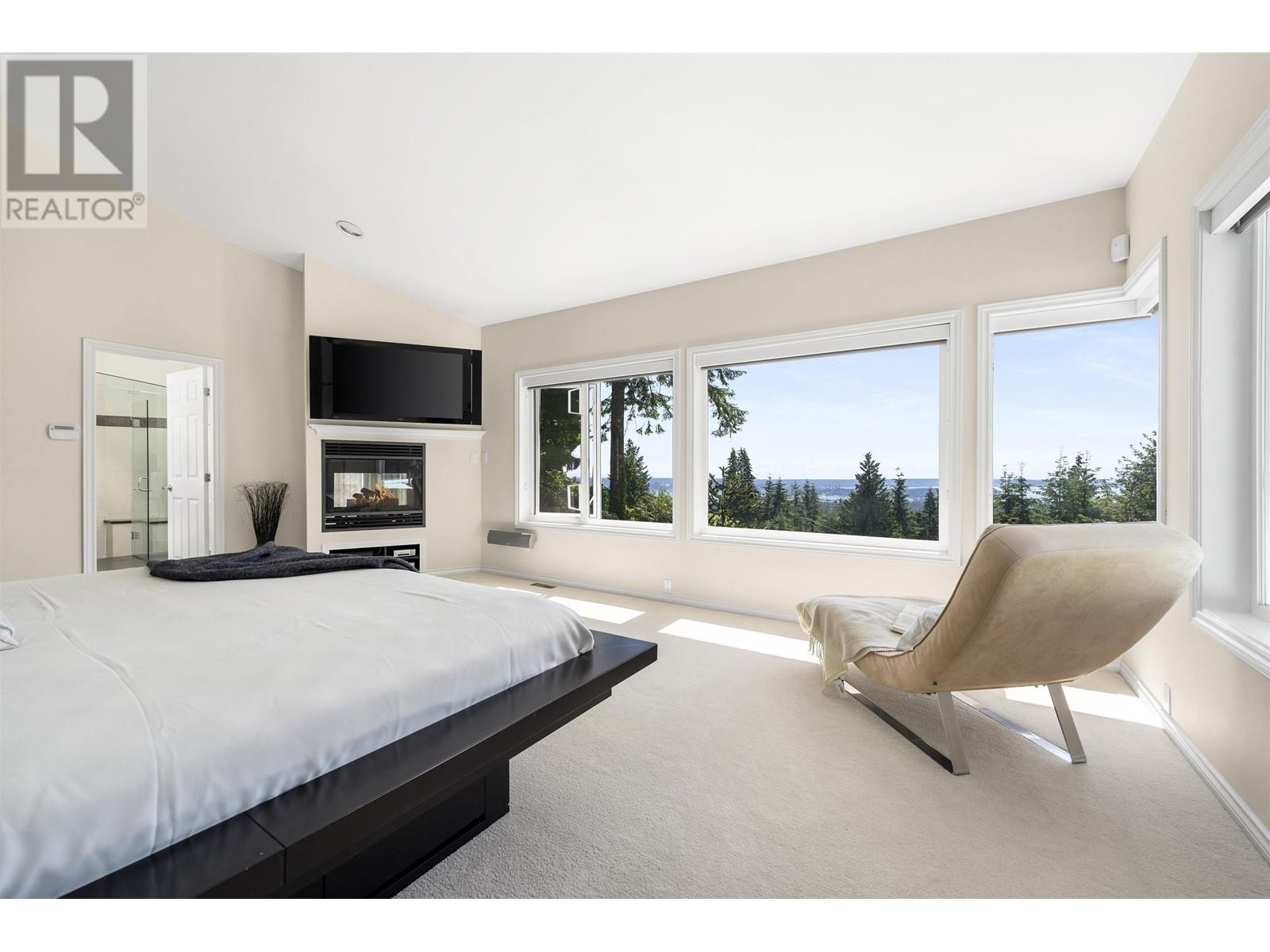 463 Ventura Crescent, North Vancouver, British Columbia  V7N 3G8 - Photo 4 - R2826112
