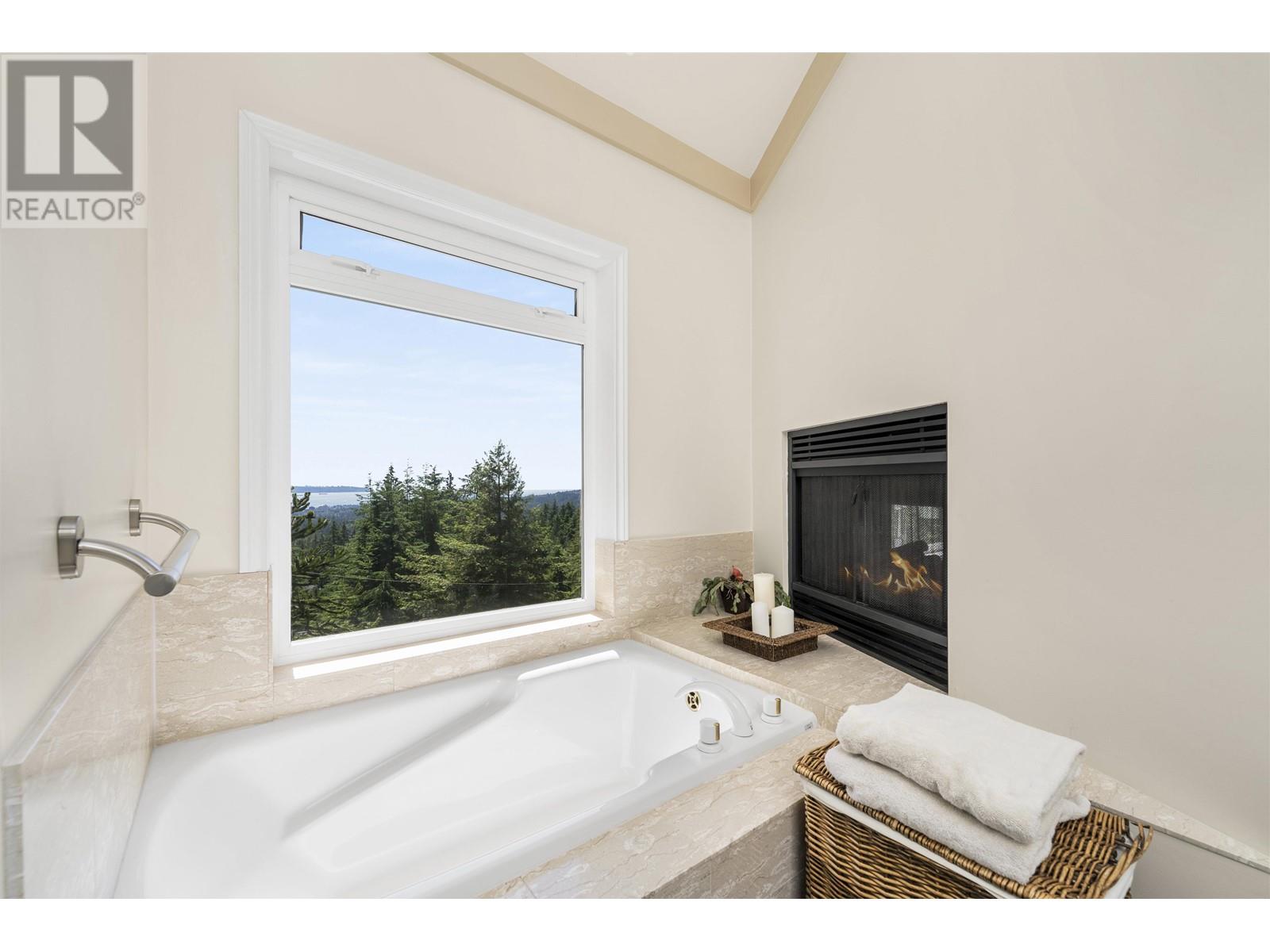 463 Ventura Crescent, North Vancouver, British Columbia  V7N 3G8 - Photo 7 - R2826112