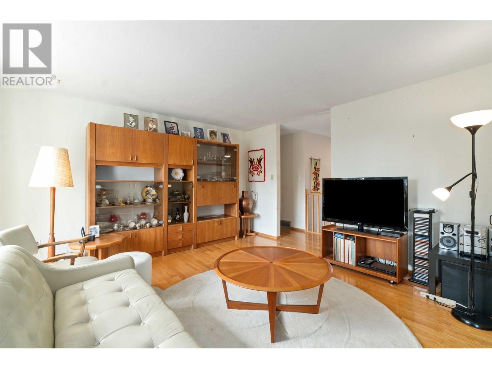 3029 Fleet Street, Coquitlam, British Columbia  V3C 3S1 - Photo 11 - R2825135