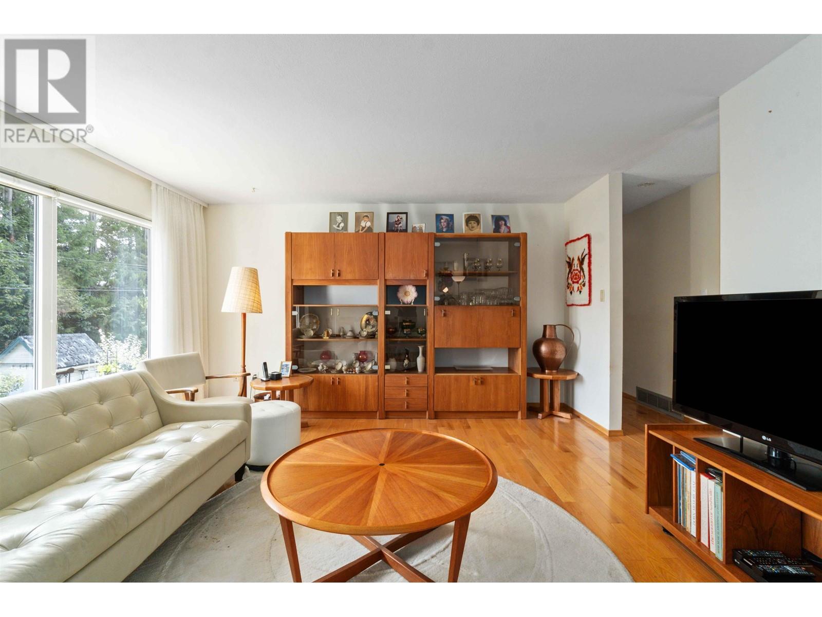 3029 Fleet Street, Coquitlam, British Columbia  V3C 3S1 - Photo 12 - R2825135