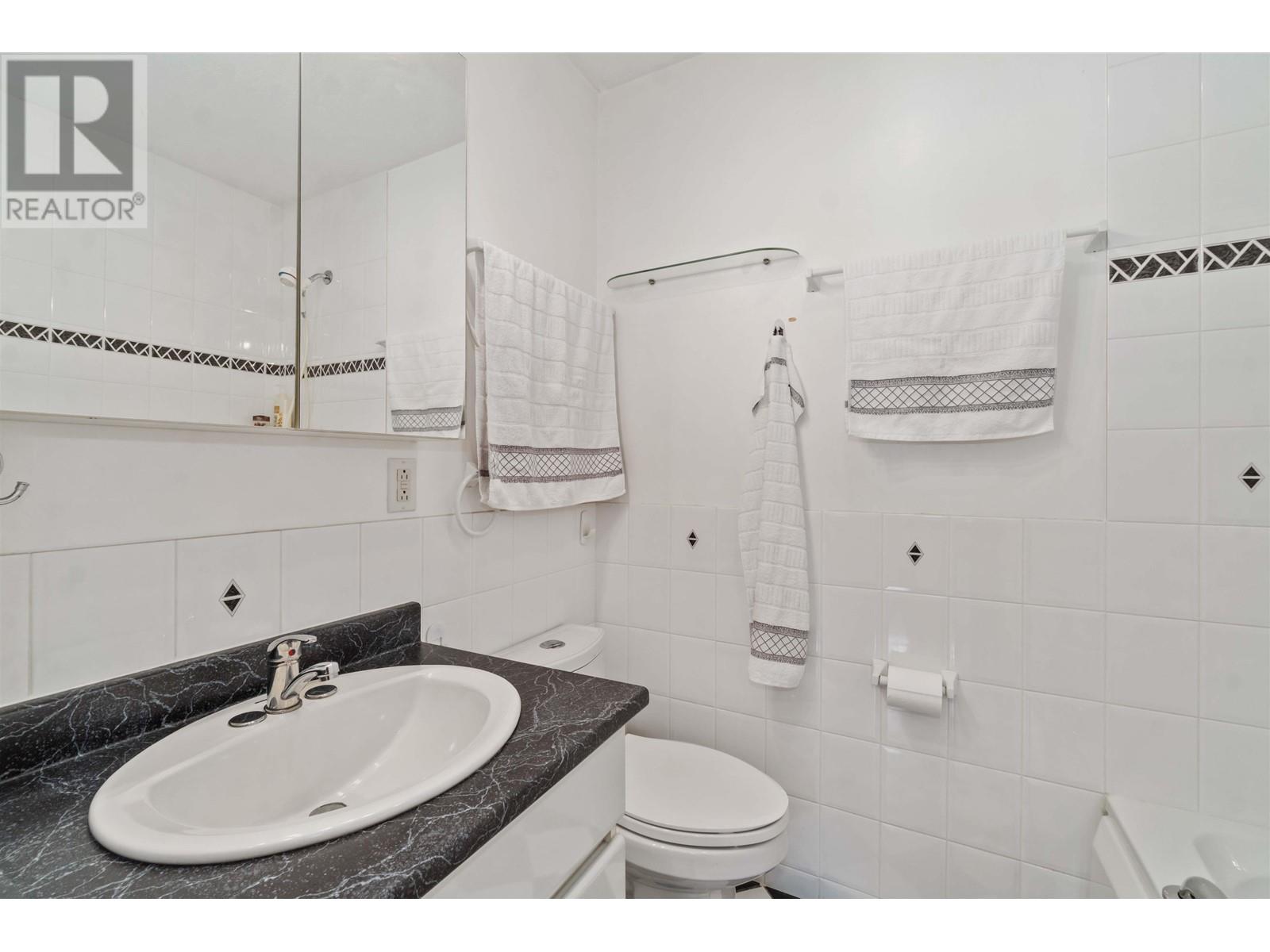 3029 Fleet Street, Coquitlam, British Columbia  V3C 3S1 - Photo 14 - R2825135