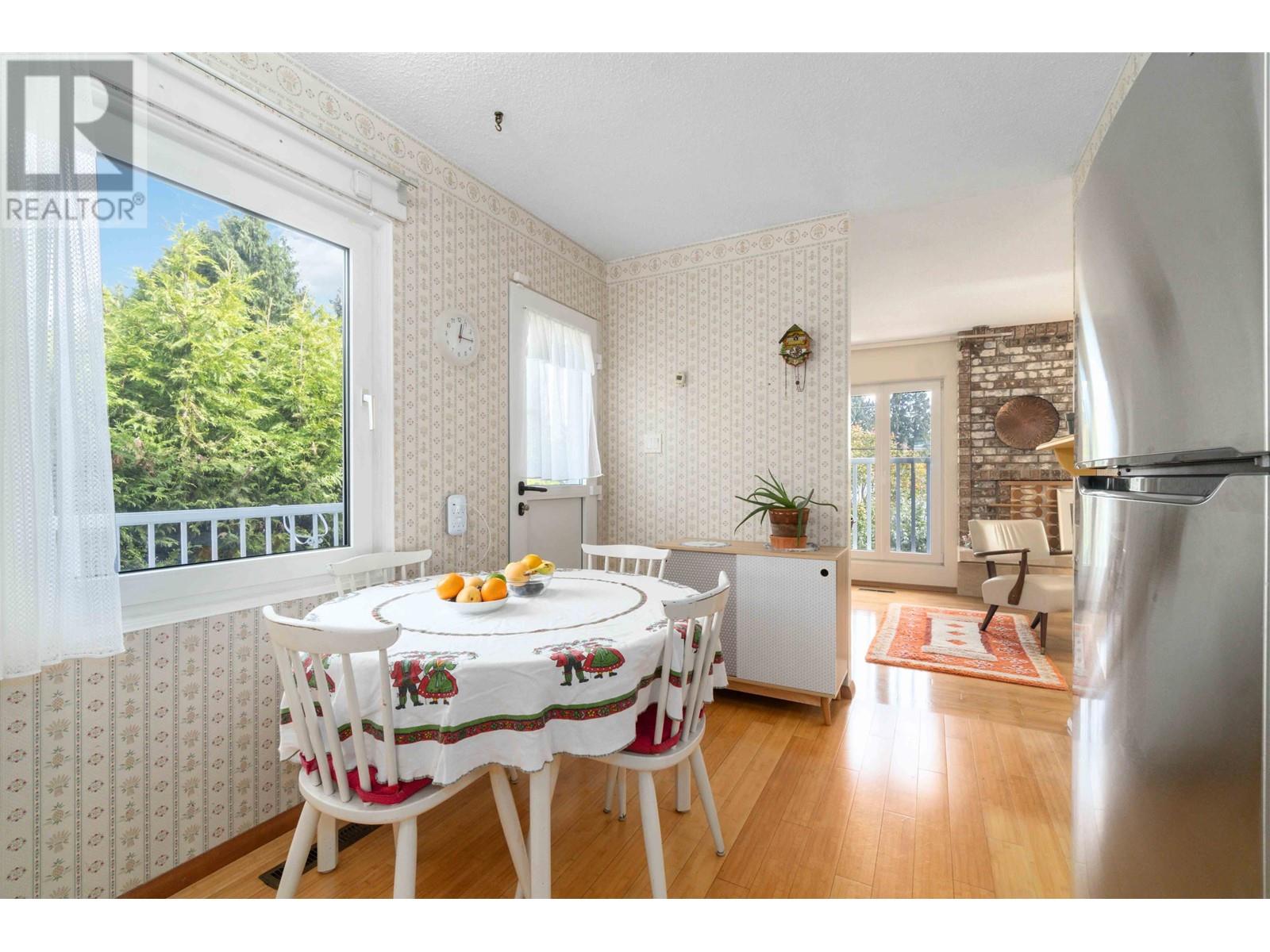3029 Fleet Street, Coquitlam, British Columbia  V3C 3S1 - Photo 7 - R2825135