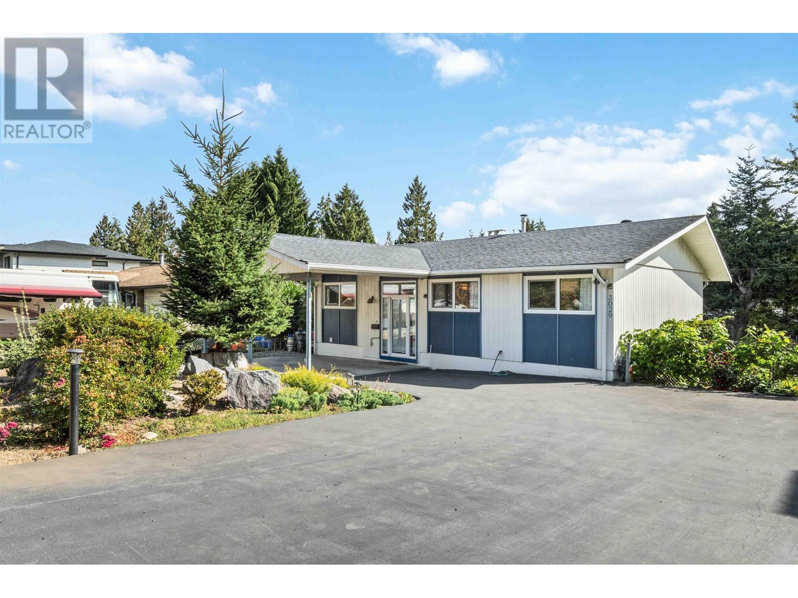 3029 Fleet Street, Coquitlam, British Columbia  V3C 3S1 - Photo 2 - R2825135