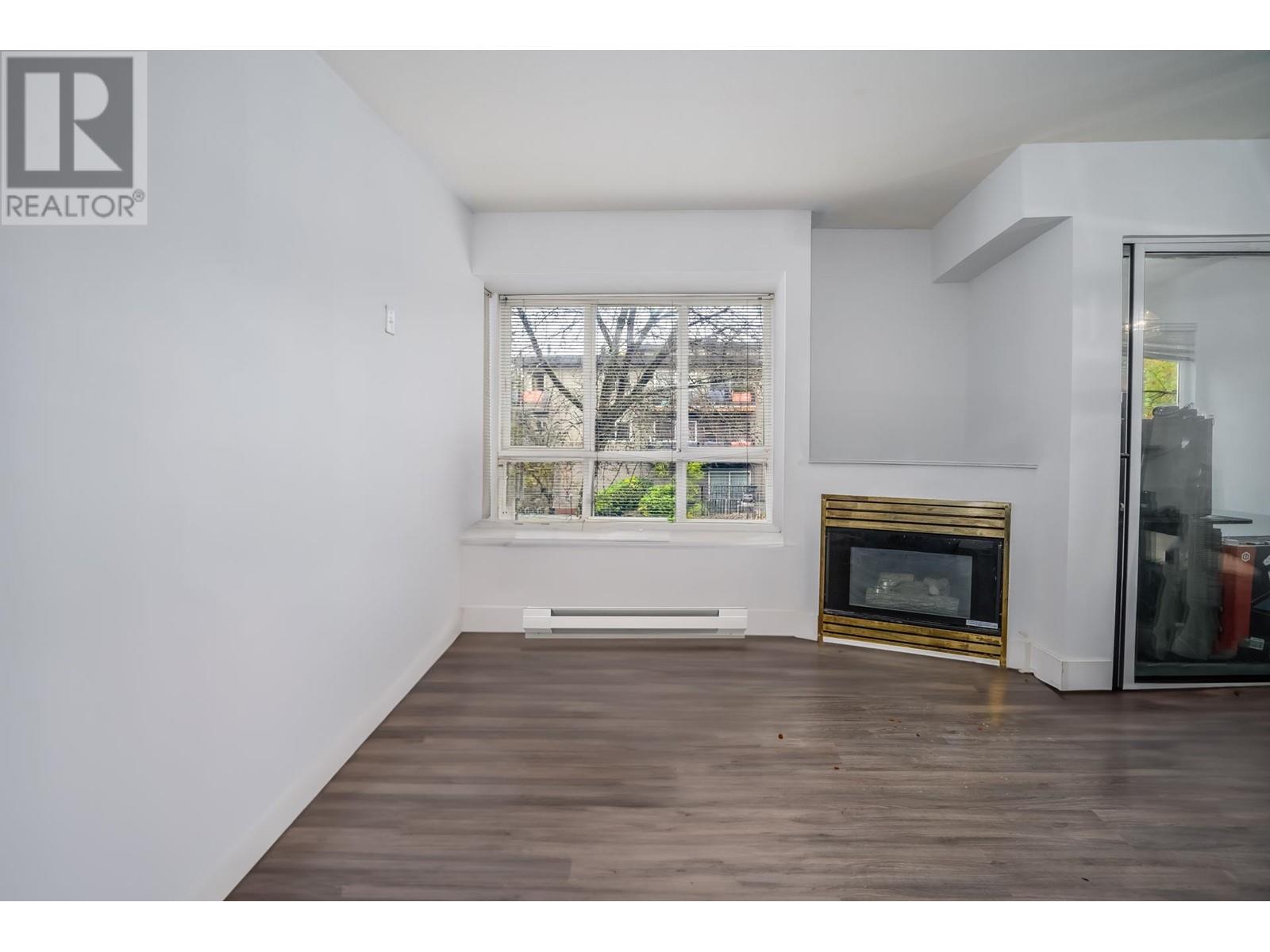 307 3 N Garden Drive, Vancouver, British Columbia  V5L 5C6 - Photo 3 - R2825365
