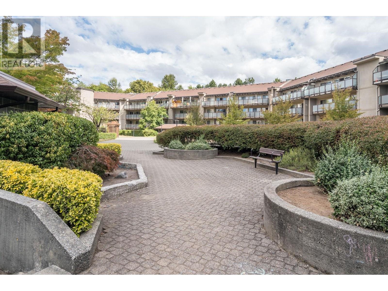 318 4363 Halifax Street, Burnaby, British Columbia  V5C 5Z3 - Photo 2 - R2809370