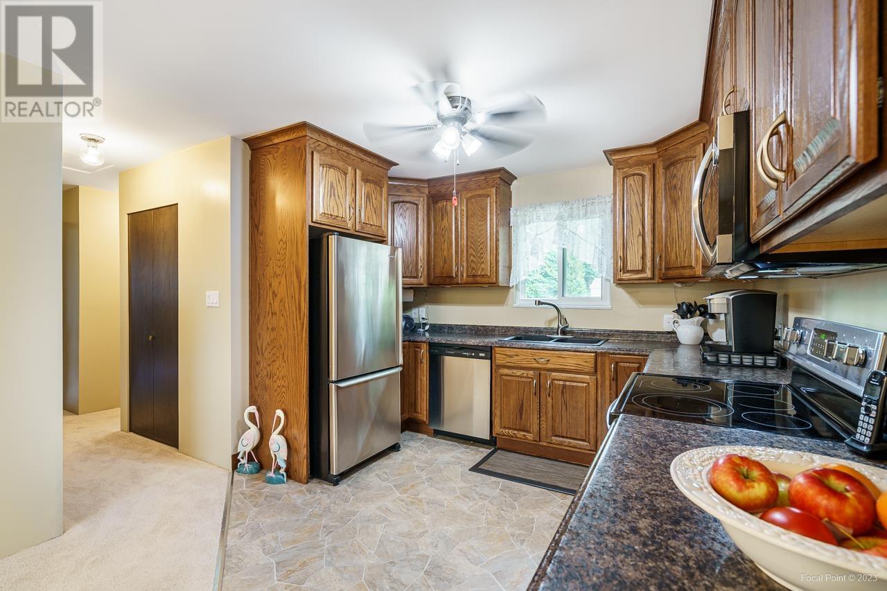 1890 Bluff Way, Coquitlam, British Columbia  V3E 1J2 - Photo 10 - R2826134