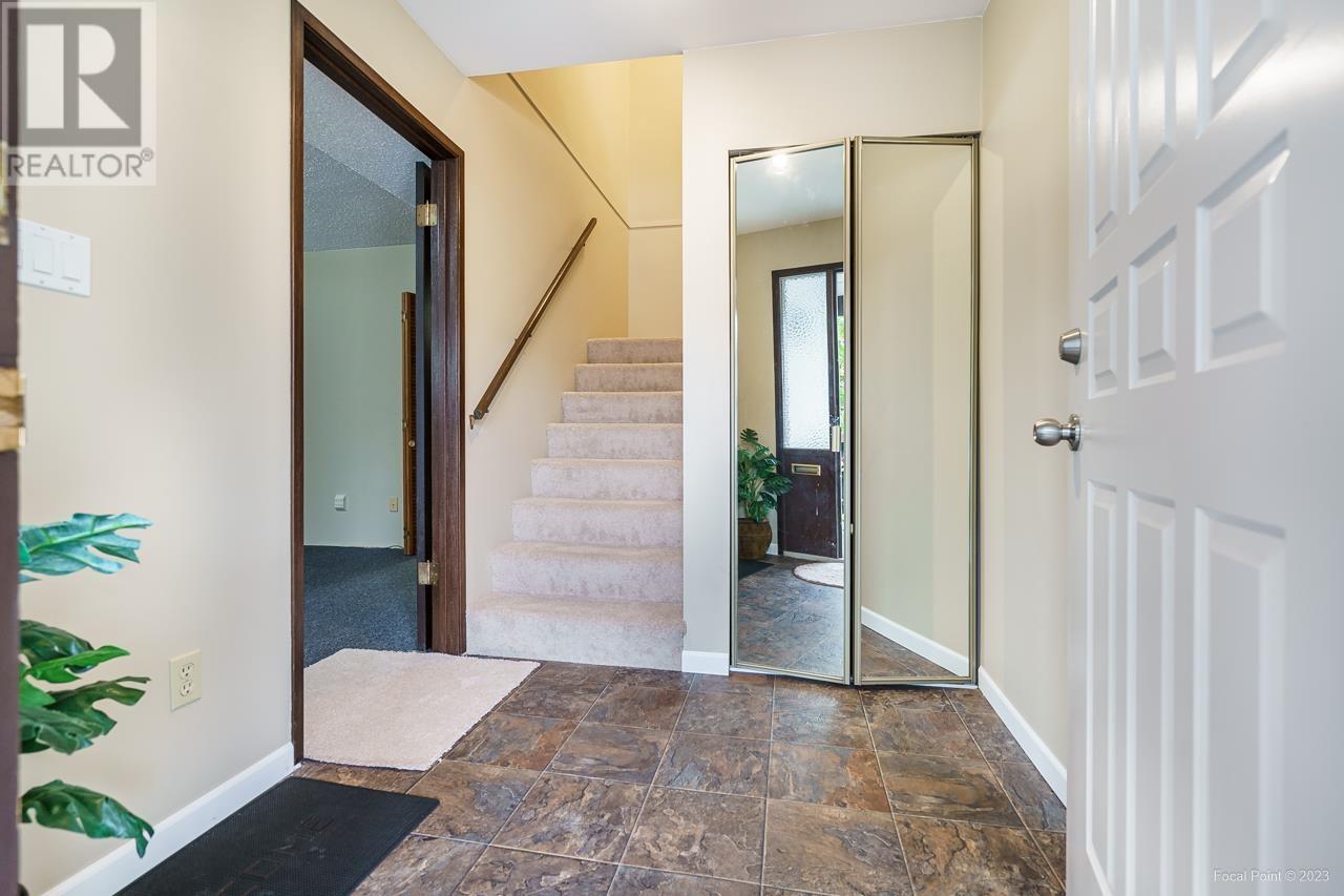 1890 Bluff Way, Coquitlam, British Columbia  V3E 1J2 - Photo 4 - R2826134