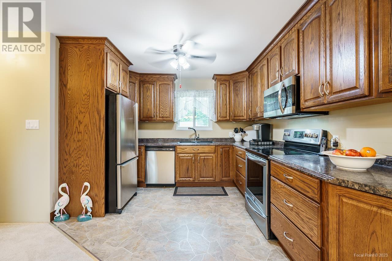 1890 Bluff Way, Coquitlam, British Columbia  V3E 1J2 - Photo 8 - R2826134