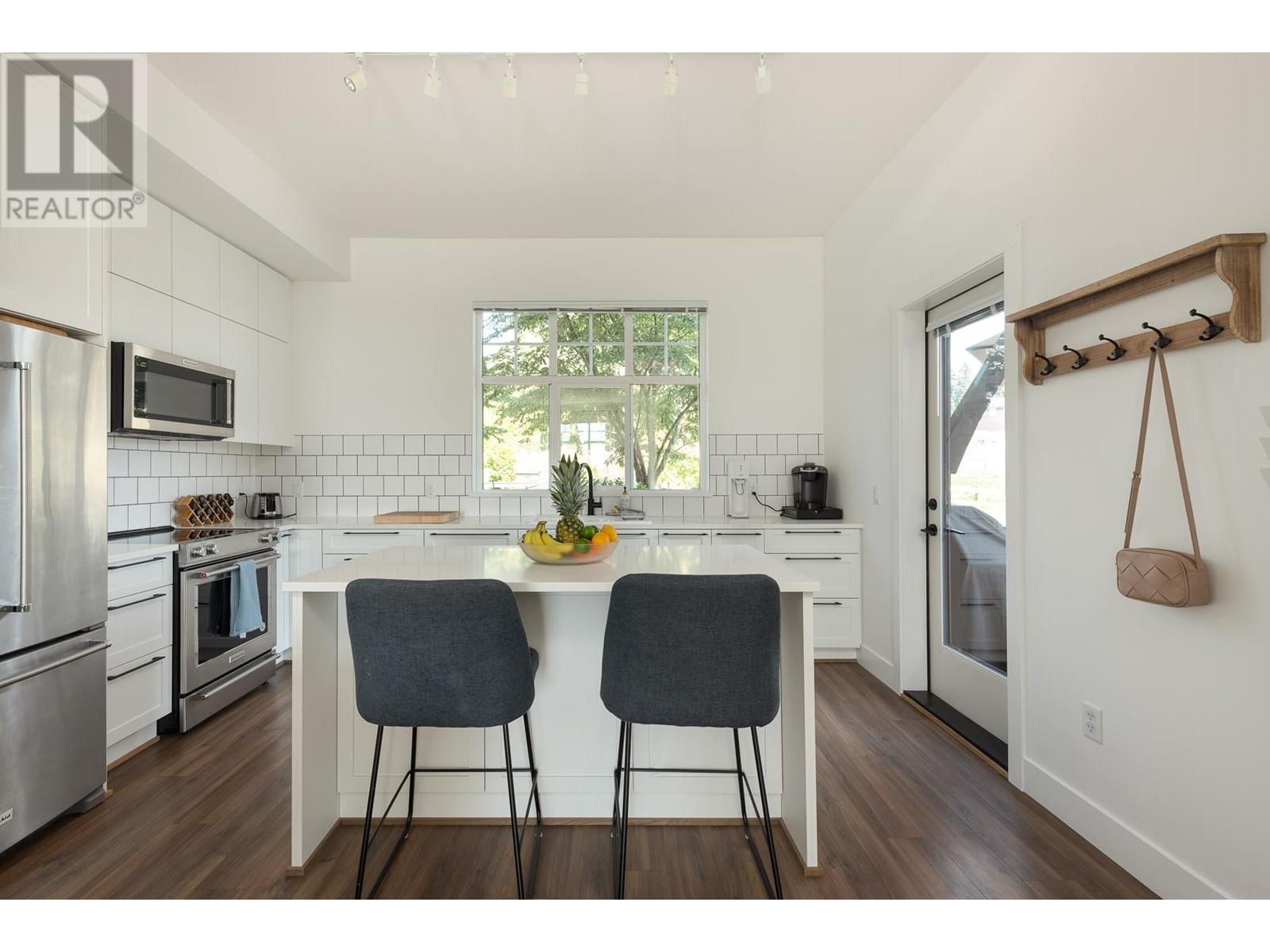 16 1221 Rocklin Street, Coquitlam, British Columbia  V3B 0N7 - Photo 3 - R2821631