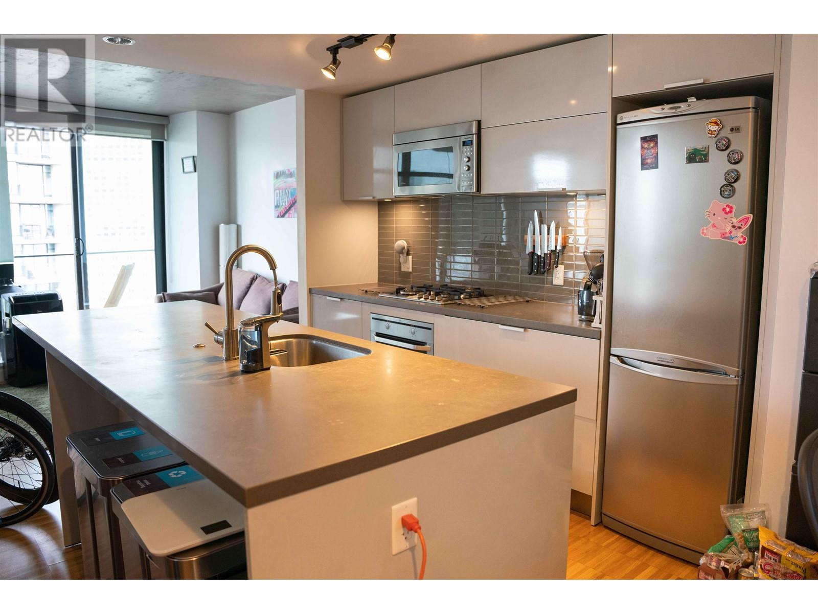 2208 108 W Cordova Street, Vancouver, British Columbia  V6B 0G5 - Photo 2 - R2819277