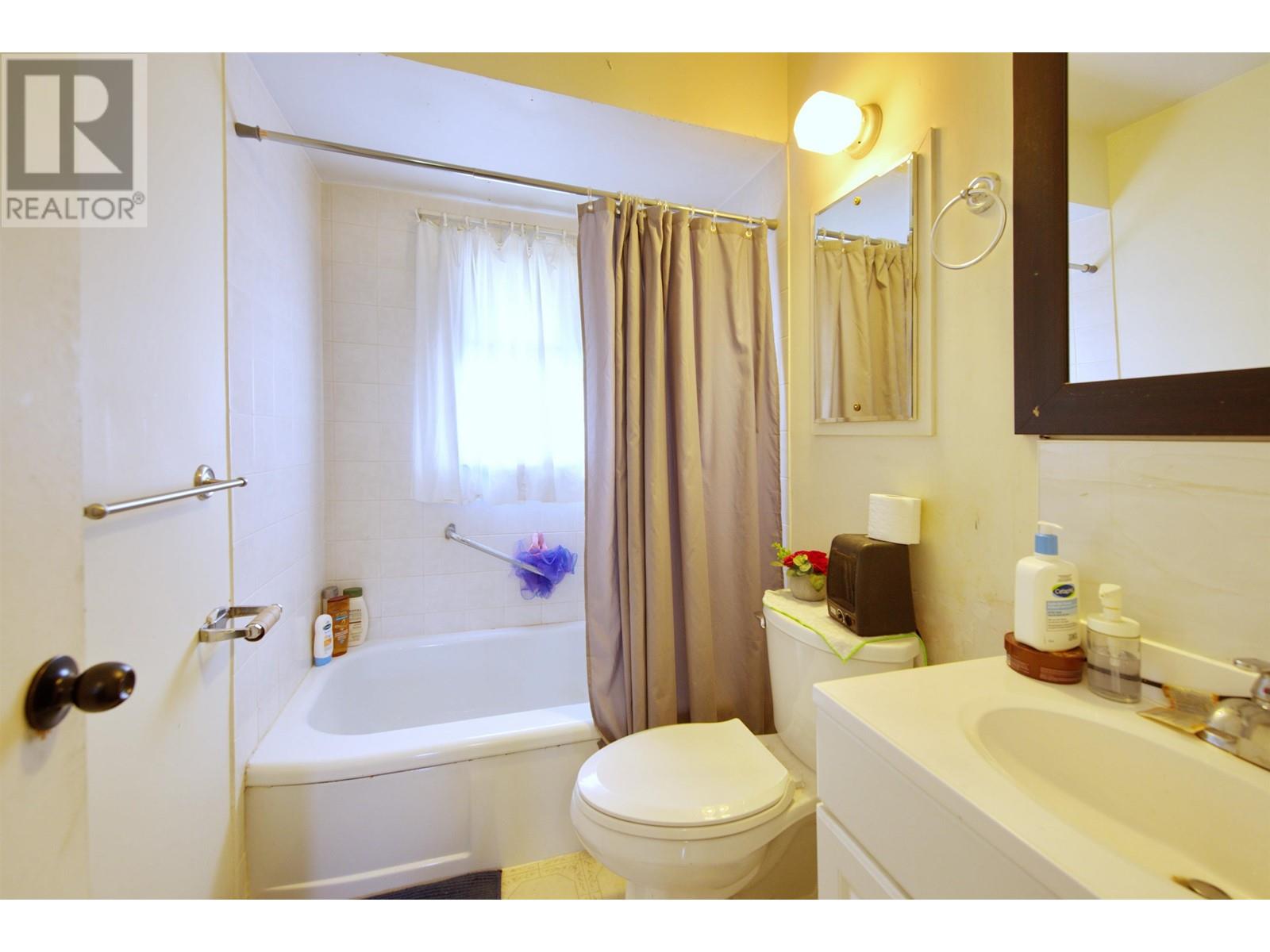 7884 Patterson Avenue, Burnaby, British Columbia  V5J 3P5 - Photo 10 - R2825986