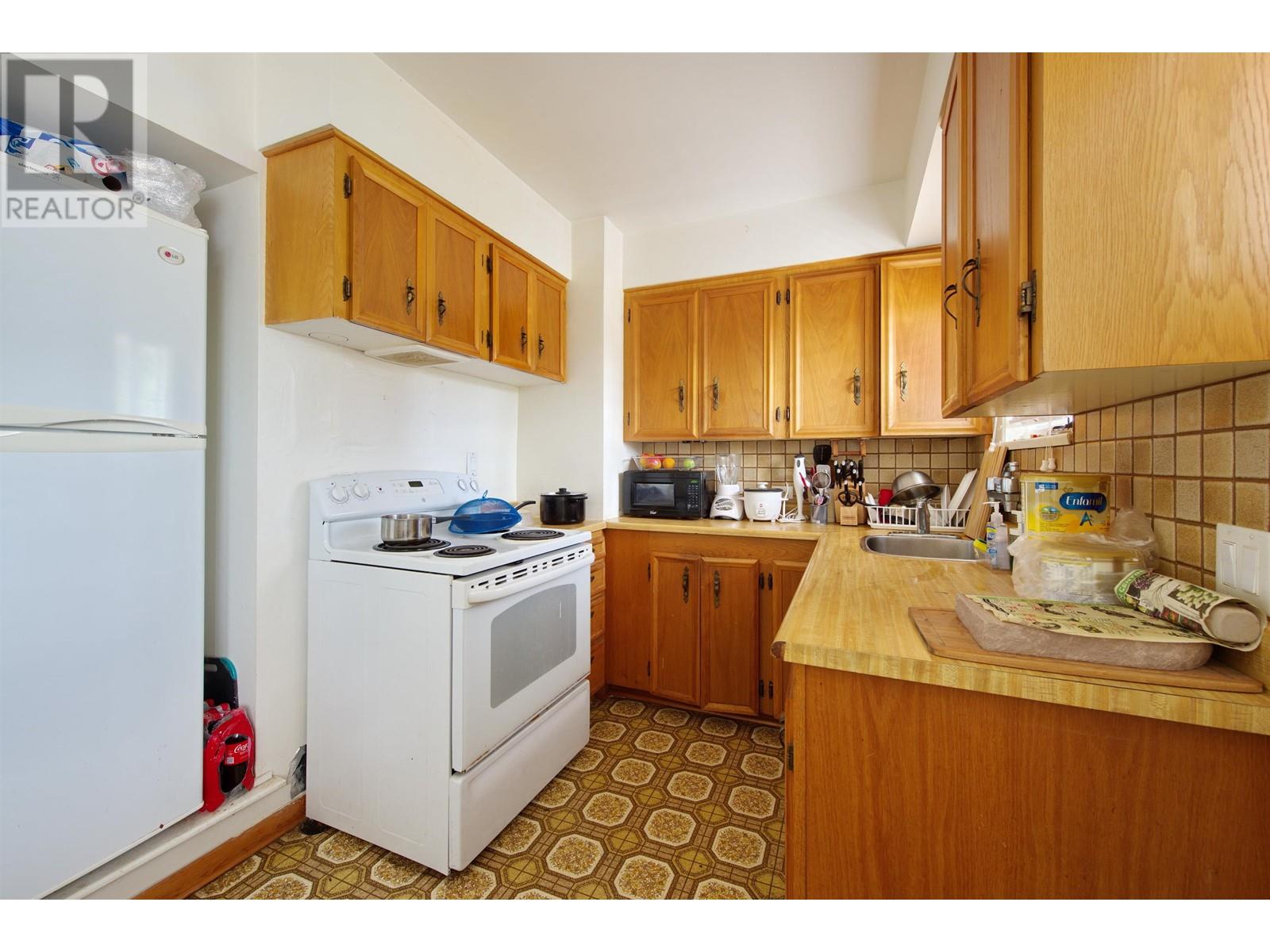 7884 Patterson Avenue, Burnaby, British Columbia  V5J 3P5 - Photo 6 - R2825986