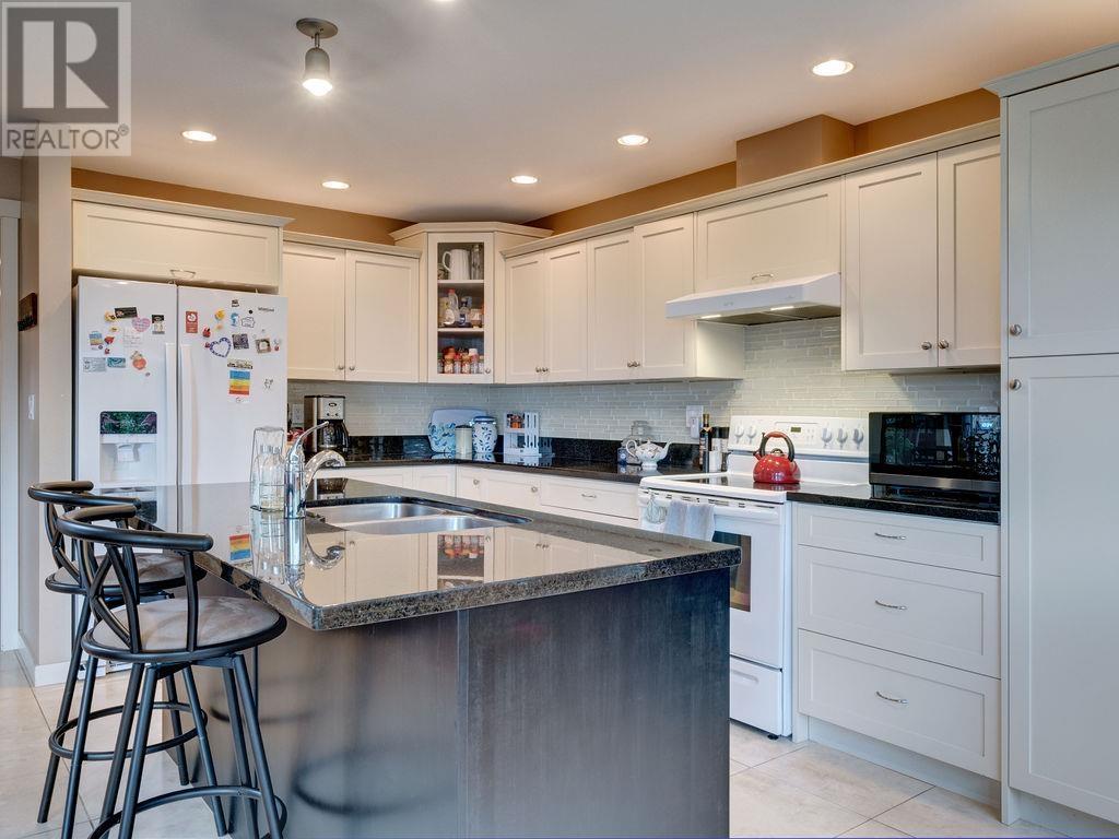 5540 Clayton Avenue, Sechelt, British Columbia  V7Z 0V1 - Photo 3 - R2826080