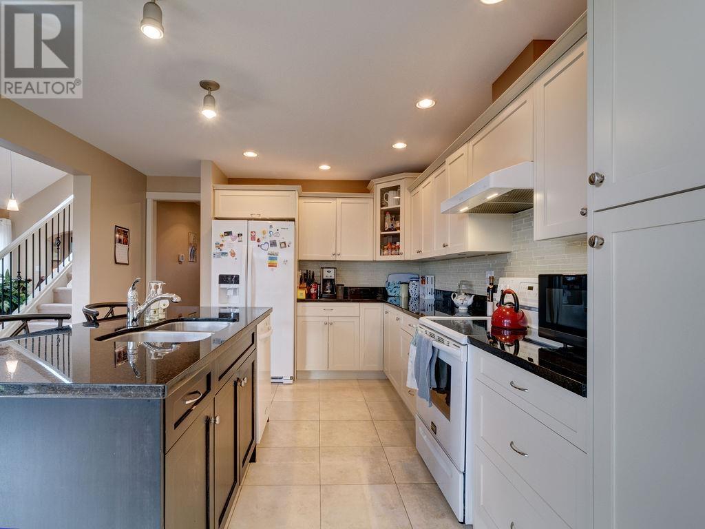 5540 Clayton Avenue, Sechelt, British Columbia  V7Z 0V1 - Photo 4 - R2826080