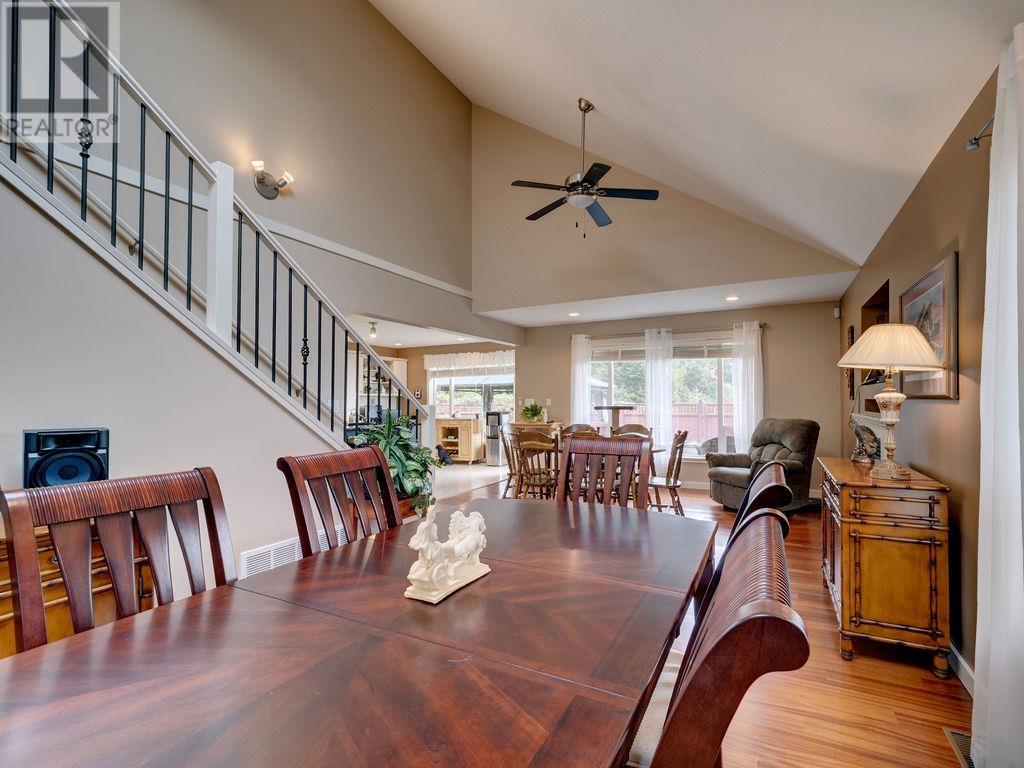 5540 Clayton Avenue, Sechelt, British Columbia  V7Z 0V1 - Photo 12 - R2826080