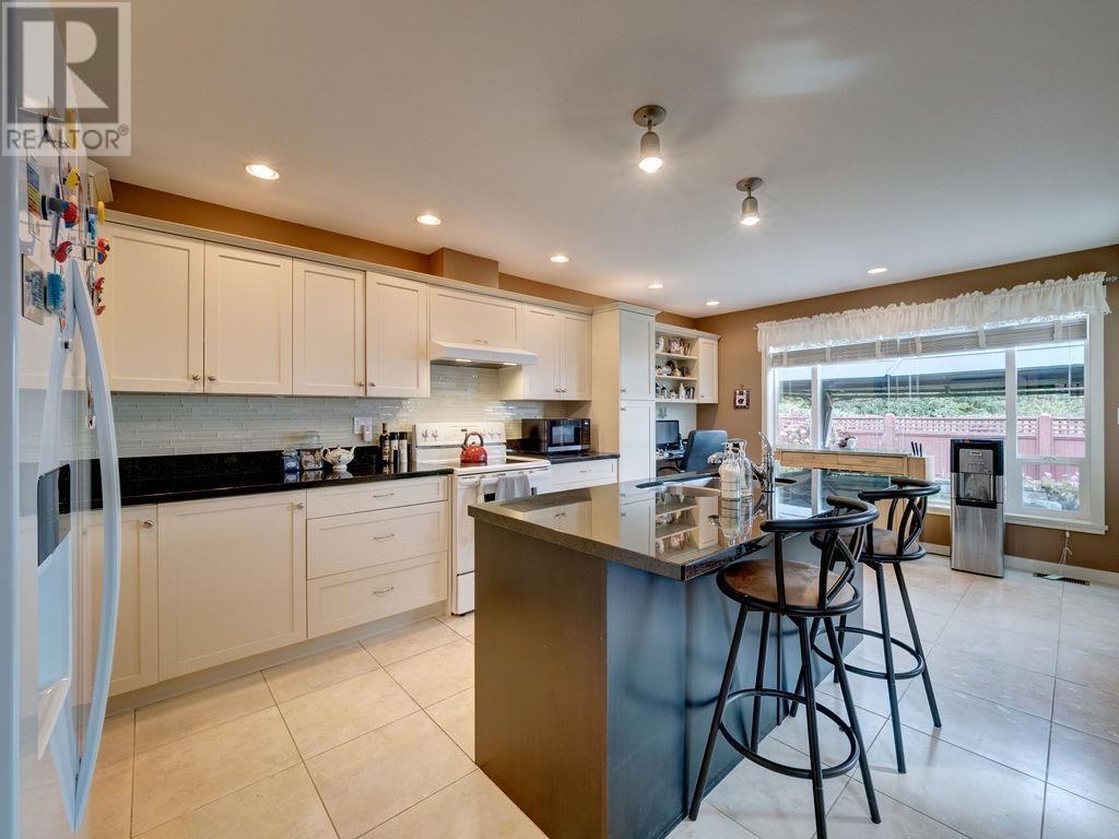 5540 Clayton Avenue, Sechelt, British Columbia  V7Z 0V1 - Photo 5 - R2826080