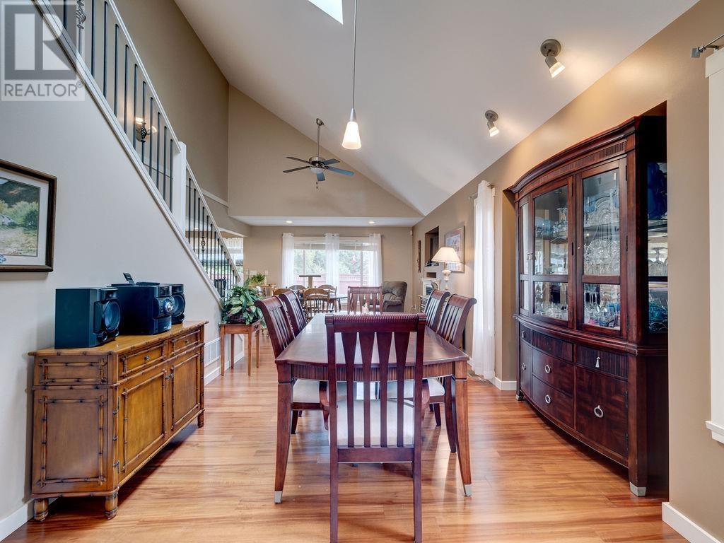 5540 Clayton Avenue, Sechelt, British Columbia  V7Z 0V1 - Photo 10 - R2826080