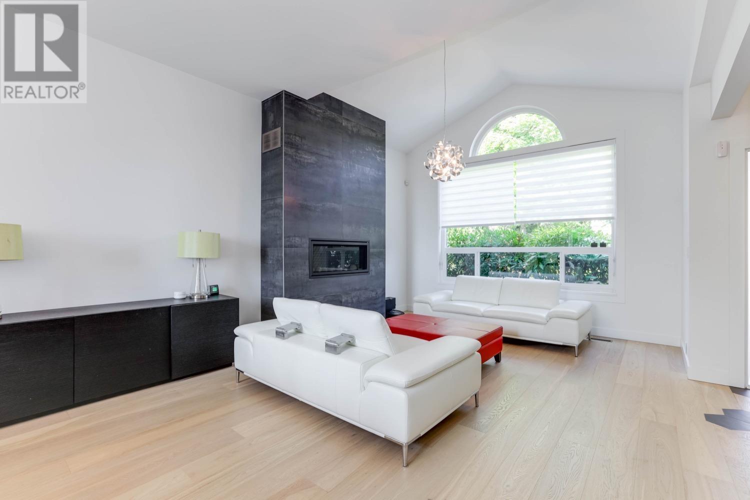 2976 Robson Drive, Coquitlam, British Columbia  V3E 2T1 - Photo 2 - R2826144