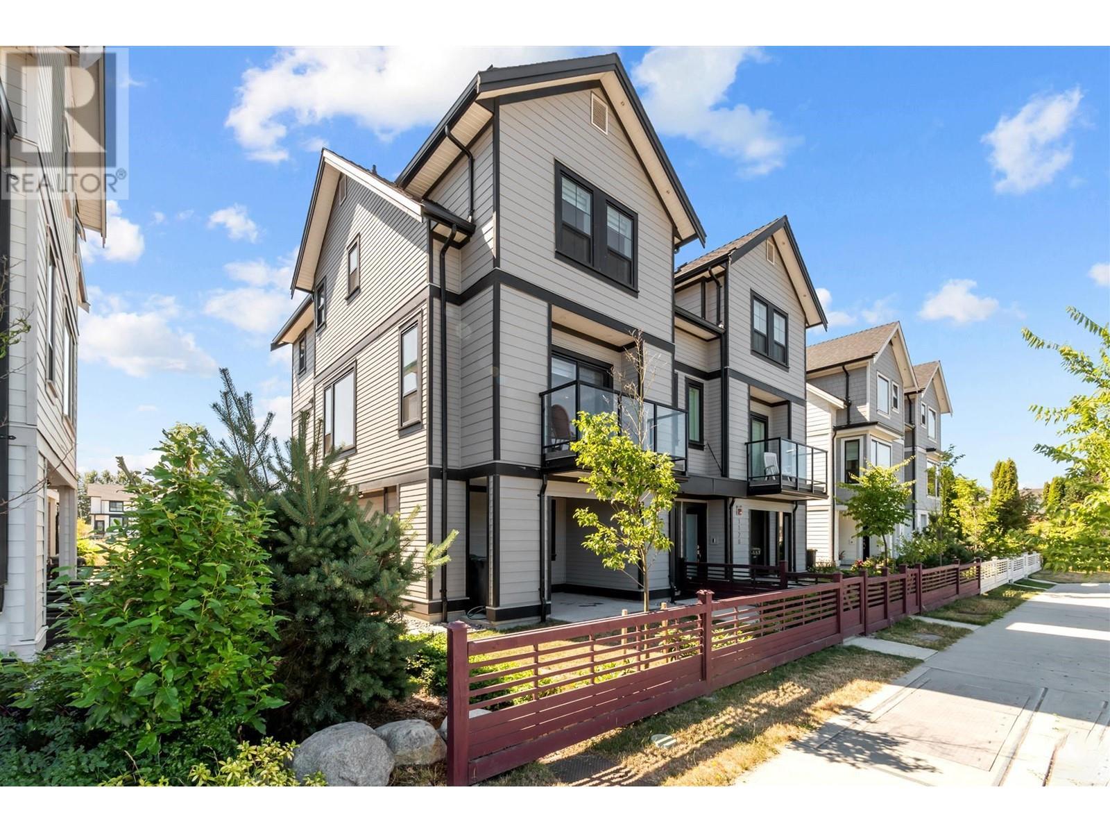 1124 SALTER STREET, new westminster, British Columbia