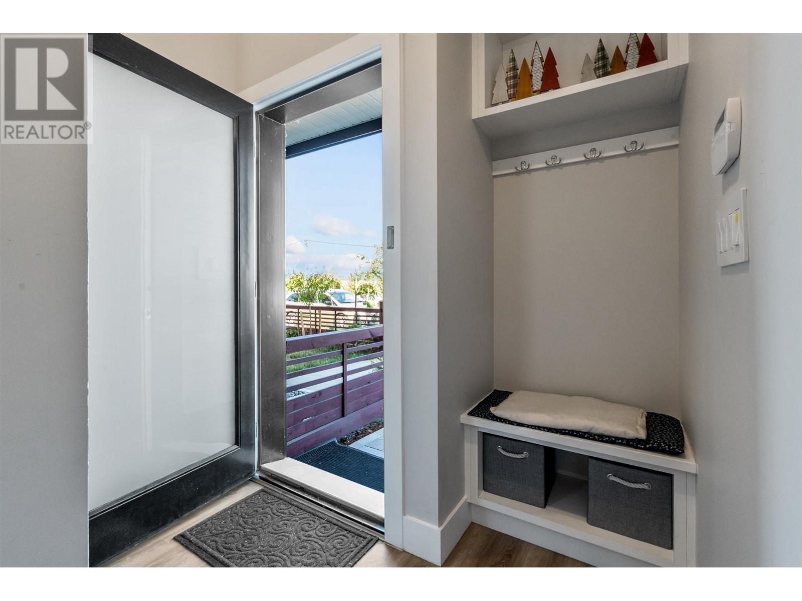 1124 Salter Street, New Westminster, British Columbia  V3M 0M4 - Photo 3 - R2826176