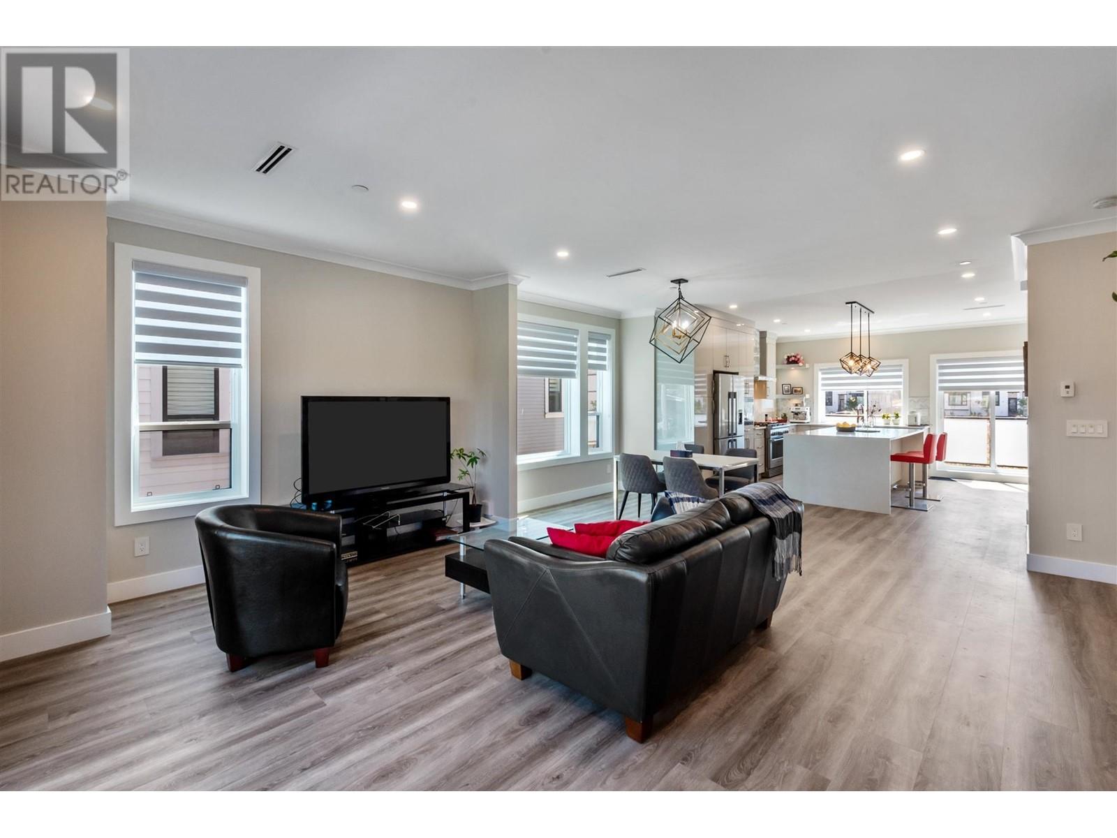 1124 Salter Street, New Westminster, British Columbia  V3M 0M4 - Photo 5 - R2826176