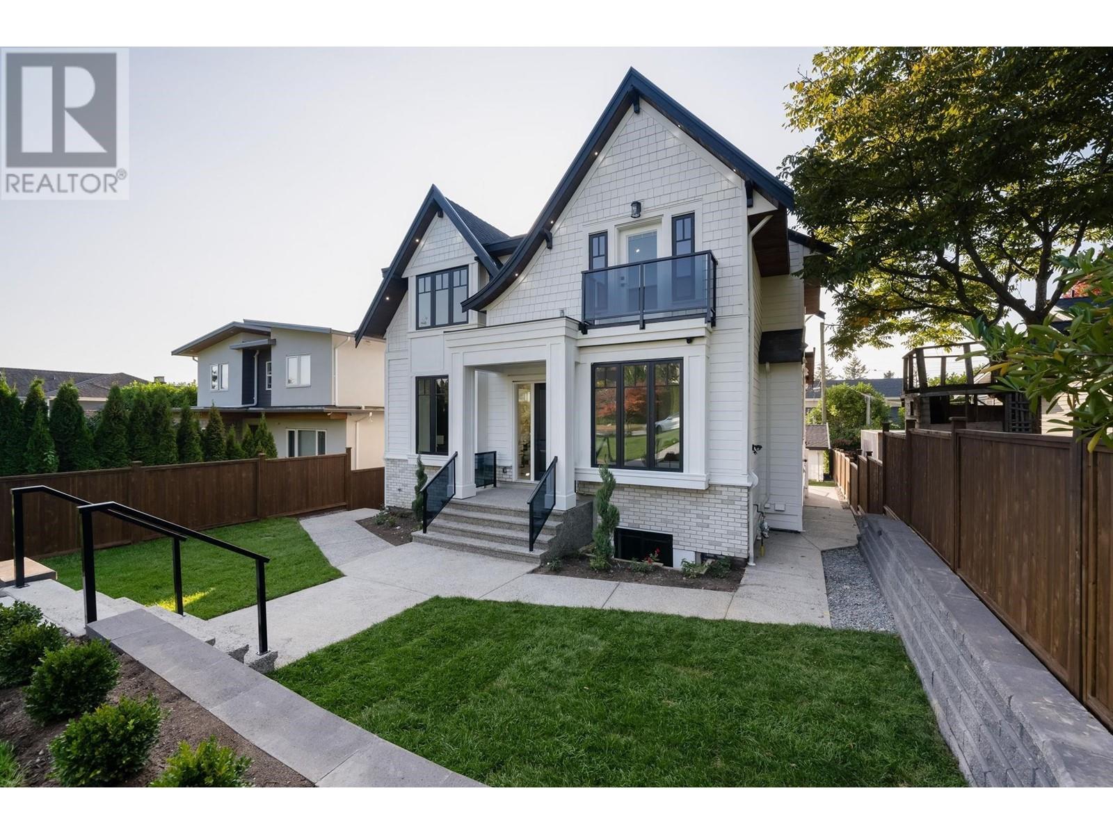 2341 Jones Avenue, North Vancouver, British Columbia  V7M 2W9 - Photo 2 - R2826206