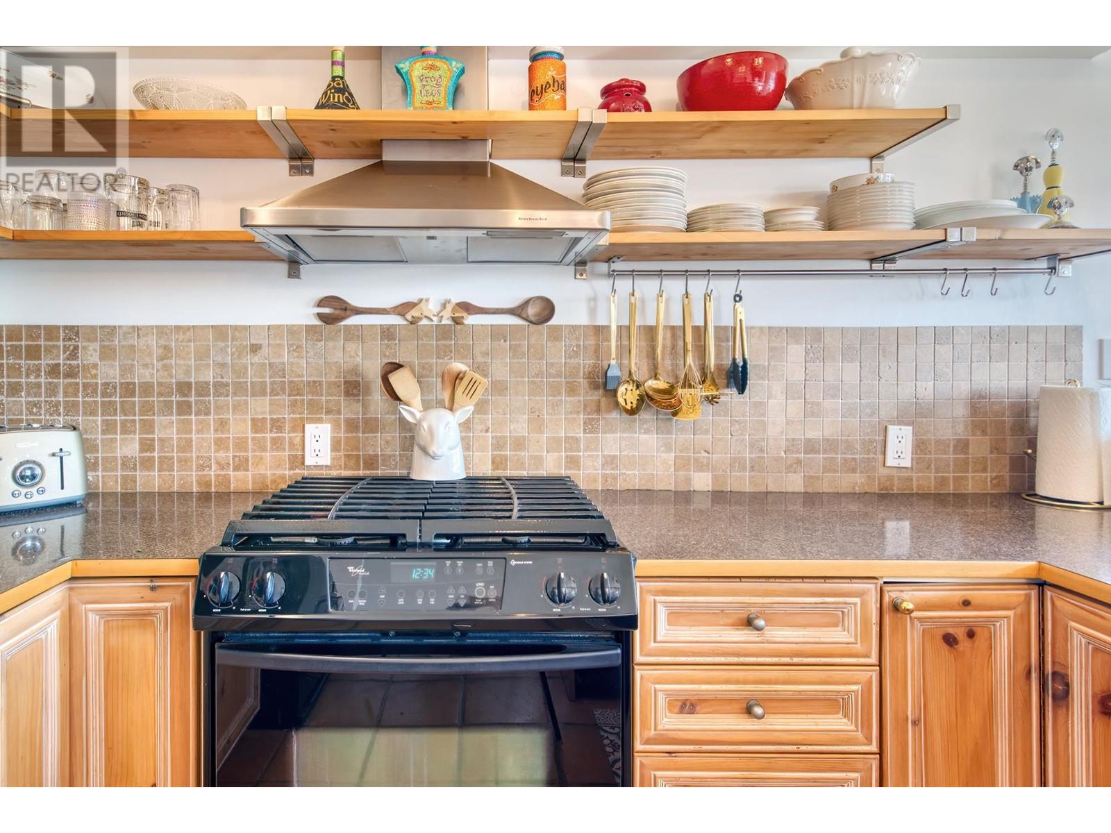 556 Seaview Road, Gibsons, British Columbia  V0N 1V9 - Photo 16 - R2826207