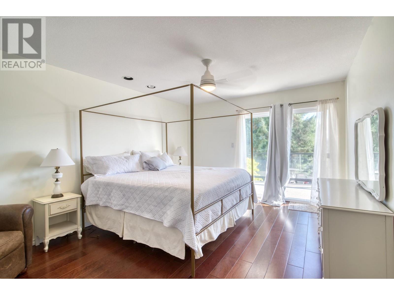 556 Seaview Road, Gibsons, British Columbia  V0N 1V9 - Photo 29 - R2826207