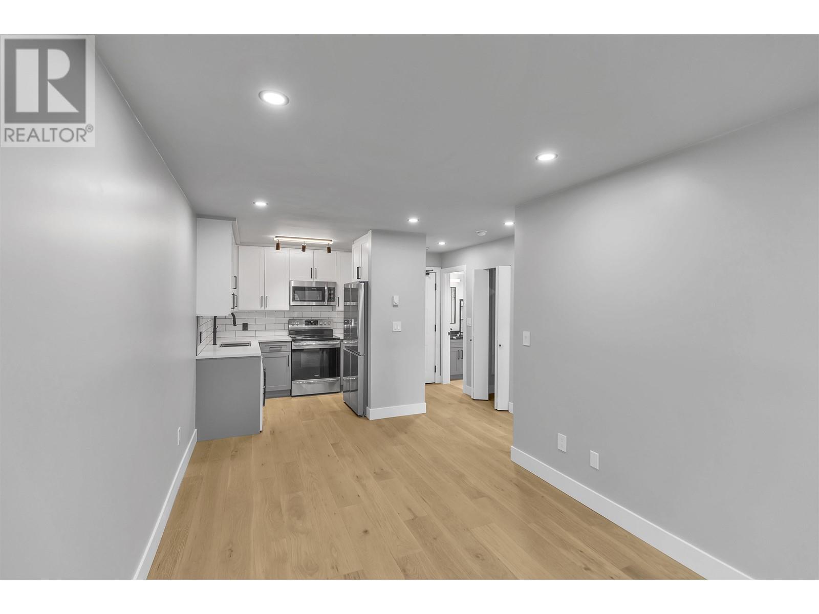 201 1948 Coquitlam Avenue, Port Coquitlam, British Columbia  V3B 1J3 - Photo 7 - R2826056