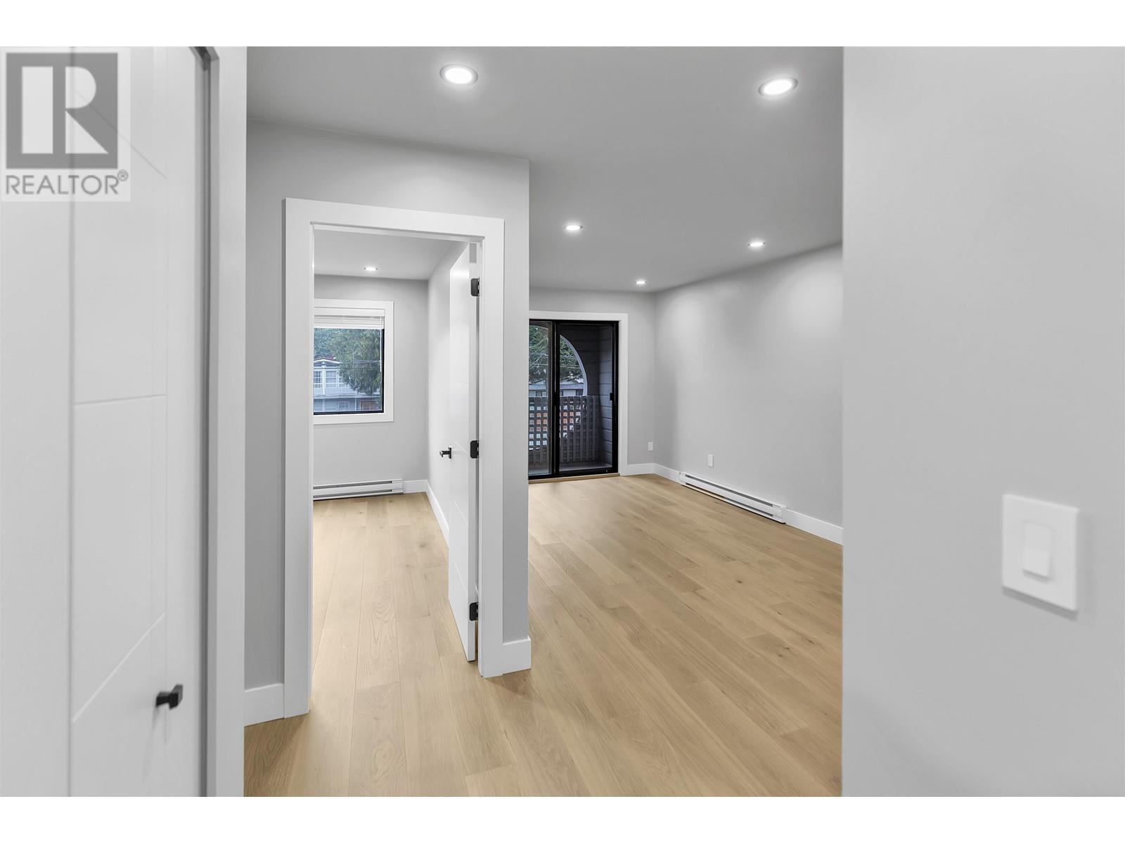 201 1948 Coquitlam Avenue, Port Coquitlam, British Columbia  V3B 1J3 - Photo 3 - R2826056