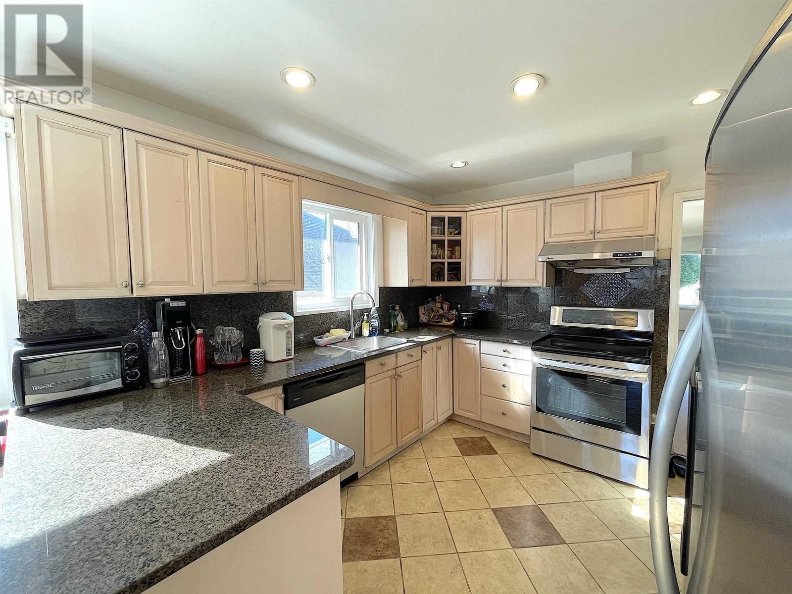 7798 Gilley Avenue, Burnaby, British Columbia  V5J 4Y2 - Photo 9 - R2826164
