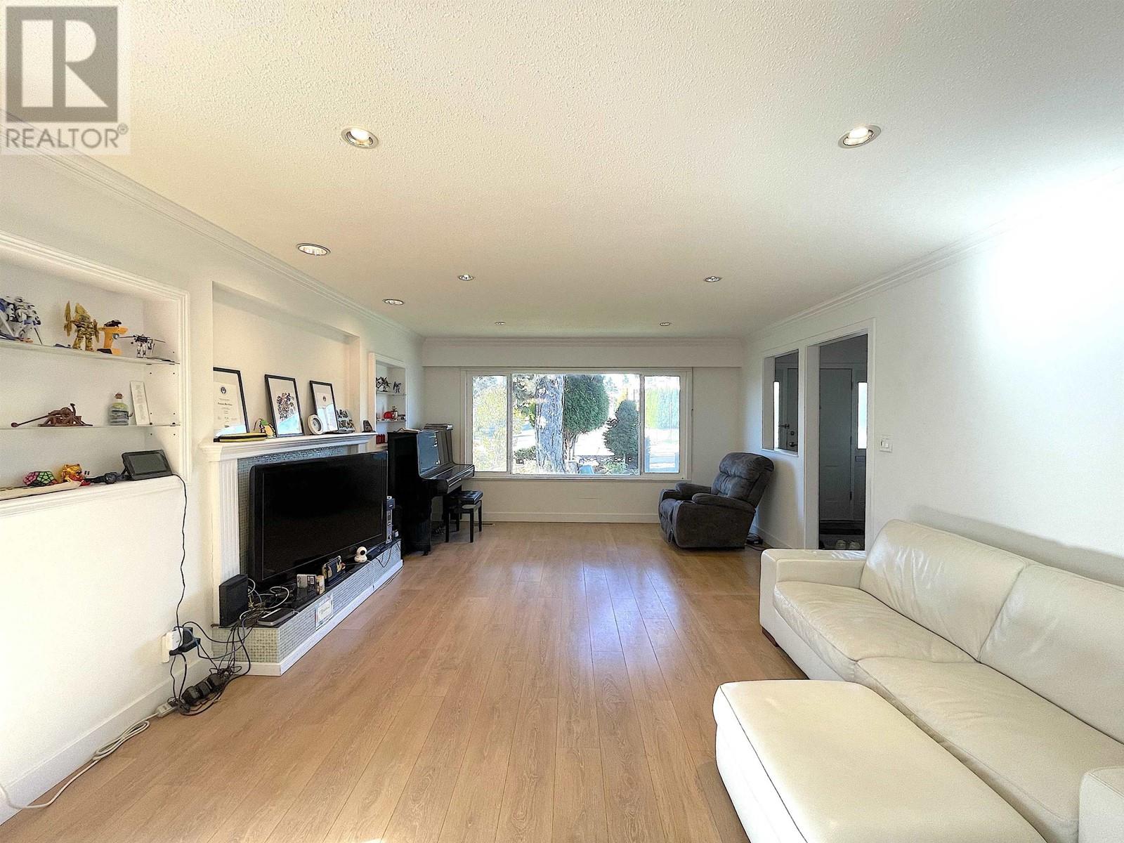 7798 Gilley Avenue, Burnaby, British Columbia  V5J 4Y2 - Photo 4 - R2826164