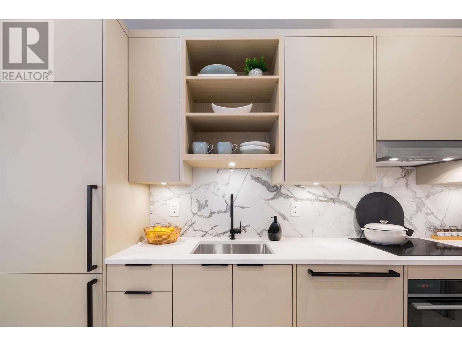 307 438 E 3rd Street, North Vancouver, British Columbia  V7L 1G2 - Photo 6 - R2788938