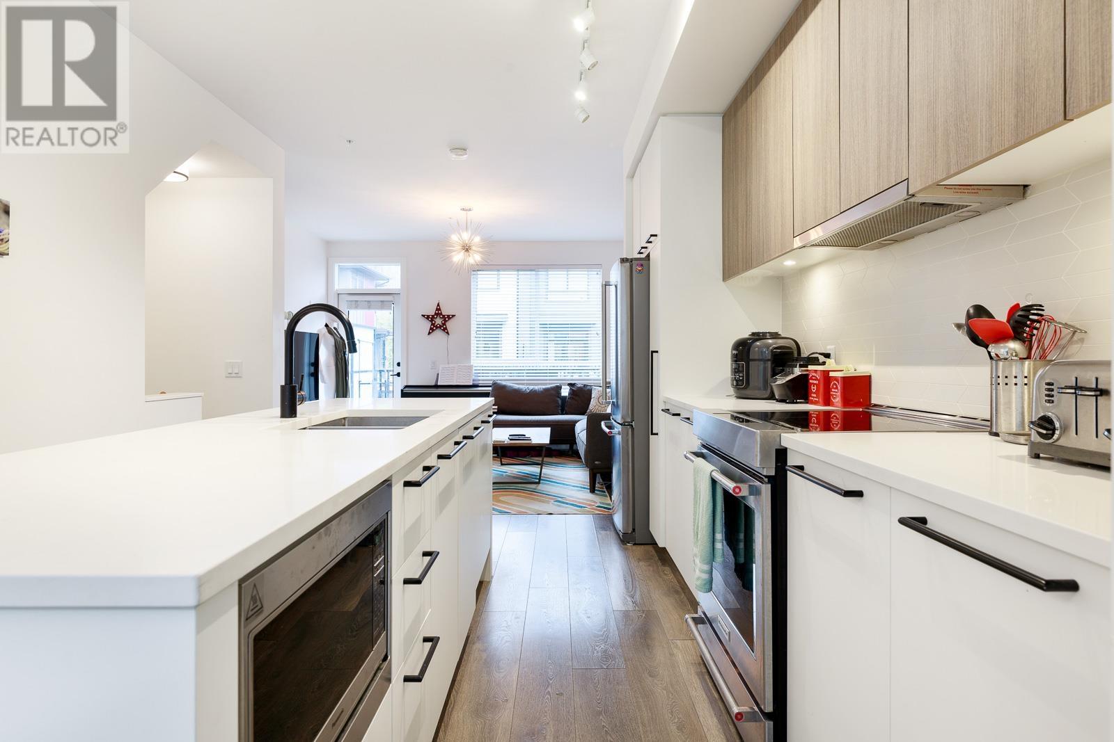 1361 Peakside Place, Squamish, British Columbia  V8B 1A8 - Photo 3 - R2824430