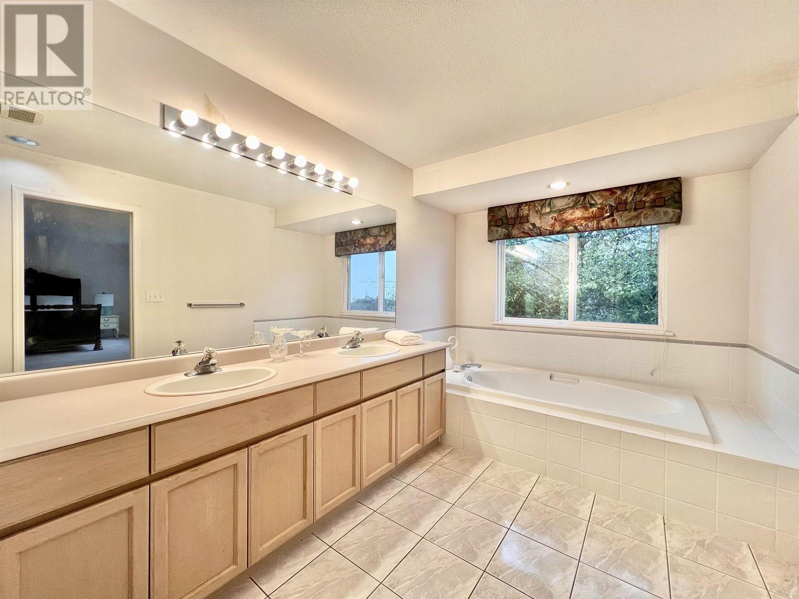 1637 Pinetree Way, Coquitlam, British Columbia  V3E 3B7 - Photo 14 - R2826131