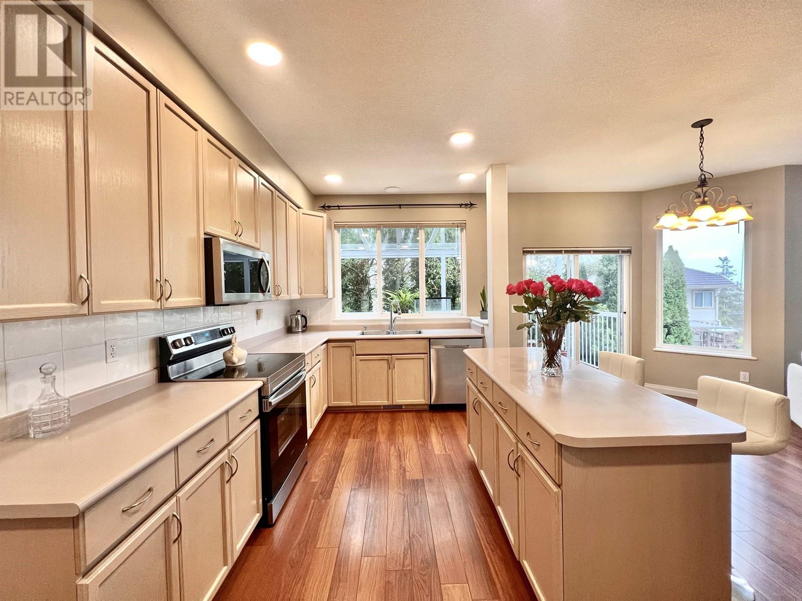 1637 Pinetree Way, Coquitlam, British Columbia  V3E 3B7 - Photo 10 - R2826131