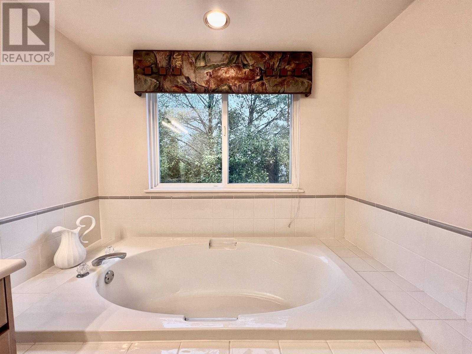 1637 Pinetree Way, Coquitlam, British Columbia  V3E 3B7 - Photo 15 - R2826131