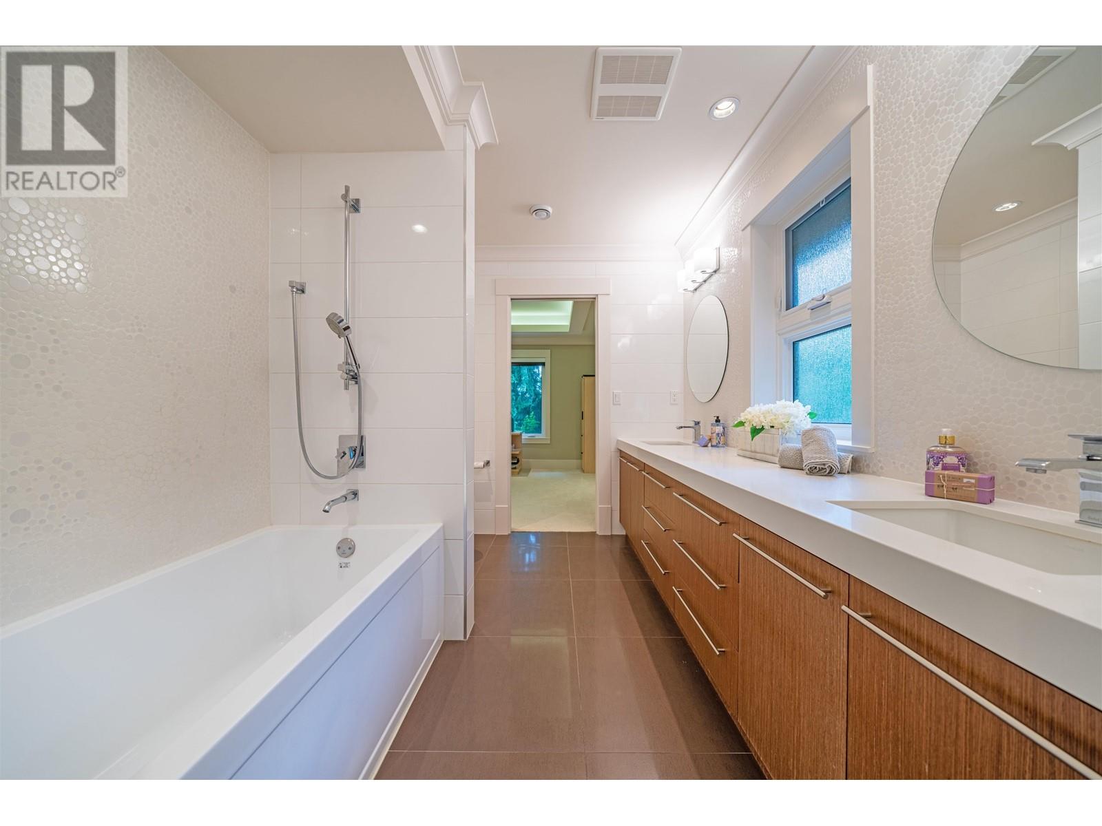 7698 Wheater Court, Burnaby, British Columbia  V5E 4P3 - Photo 28 - R2826257