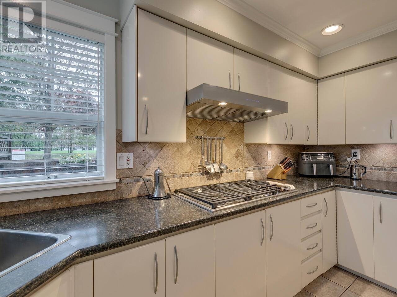 9300 Capstan Way, Richmond, British Columbia  V6X 3N6 - Photo 13 - R2825346